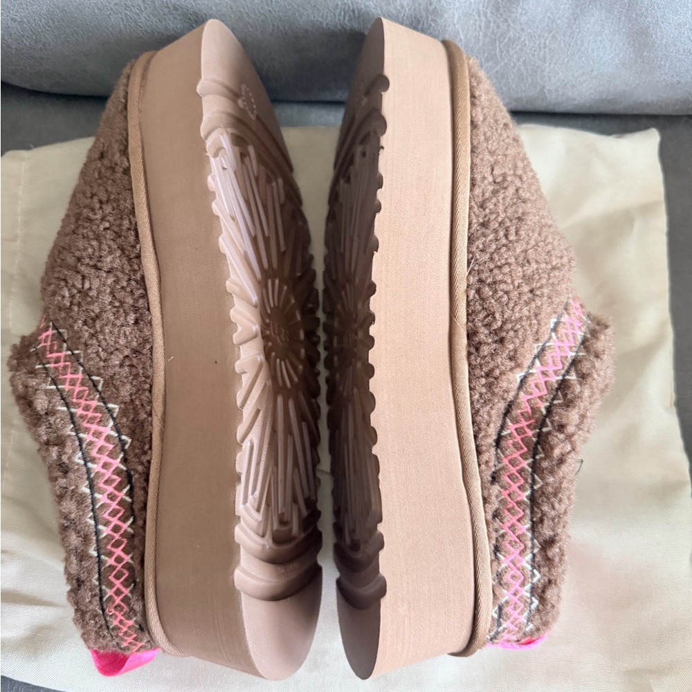 UGG Brown Faux-Sherpa Slip-On Slippers with Pink Trim - Picture 5 of 5